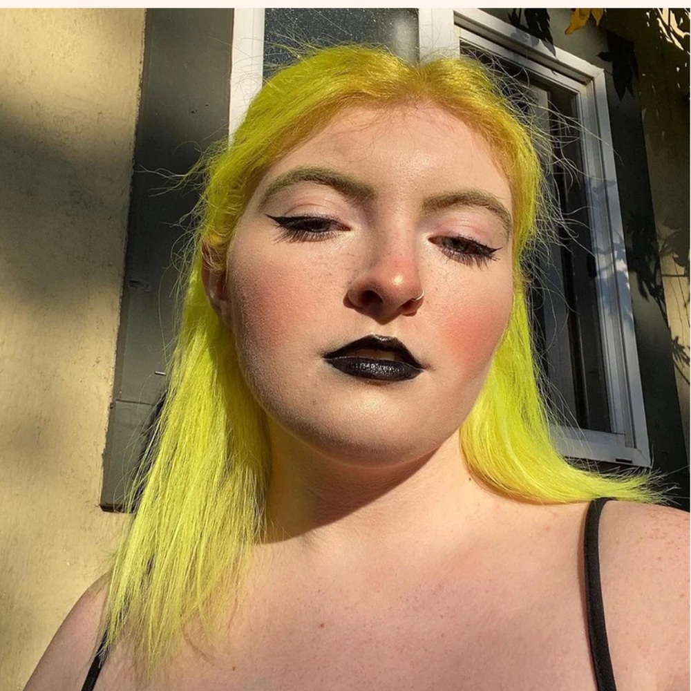 ONE Overtone Extreme Yellow Coloring Conditioner - Picture 4 of 8